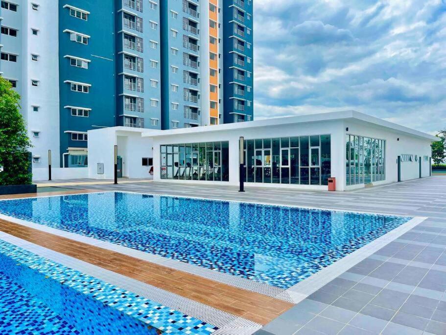 Lenore & Myna At Alanis Sepang, Klia Apartment *